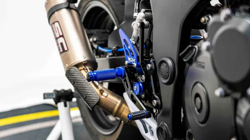 Suzuki GSR 750 (2010 - 15) (14)