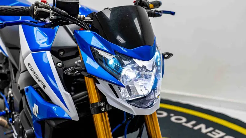Suzuki GSR 750 (2010 - 15) (19)