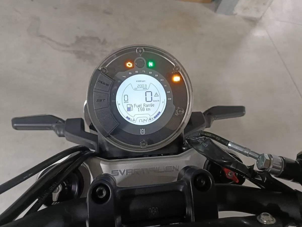 Husqvarna Svartpilen 401 (2020) (2)
