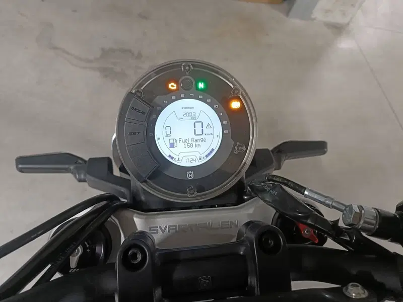 Husqvarna Svartpilen 401 (2020) (2)