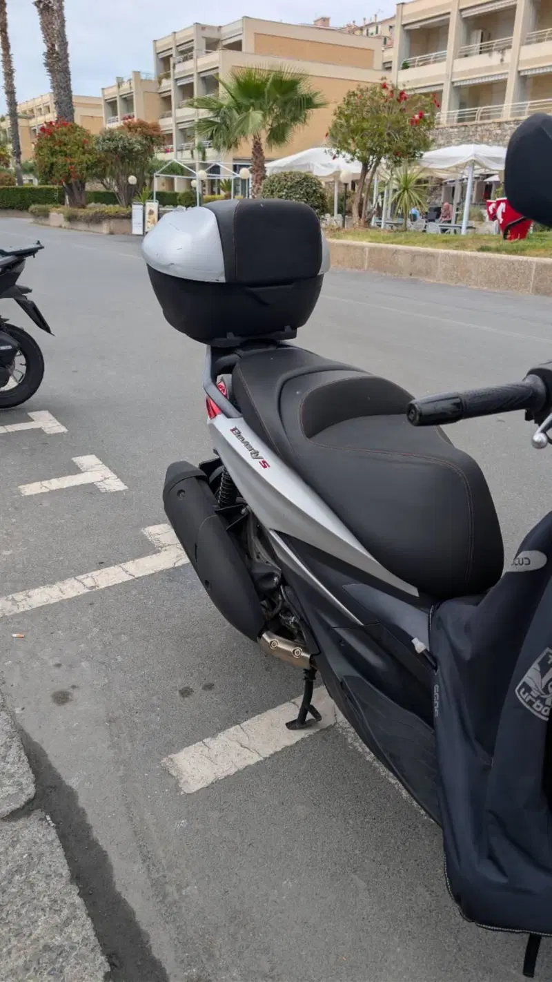 Piaggio Beverly 300 ABS-ASR (2021 - 25) (4)