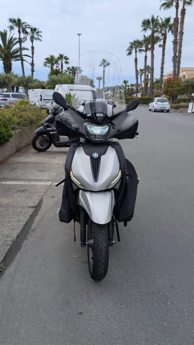 Piaggio Beverly 300 ABS-ASR (2021 - 25) (5)