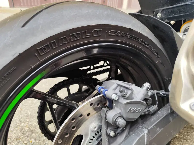 Kawasaki Z 900 SE (2022 - 24) (5)