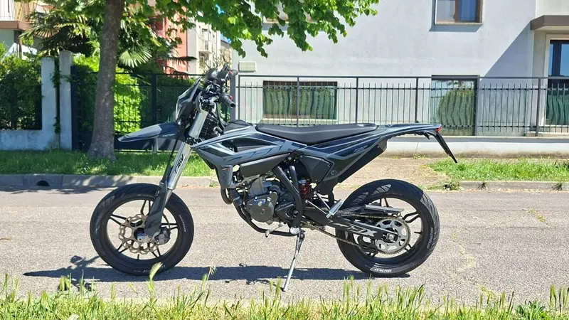 Betamotor RR 125 4T Motard T - X Special Edition (2025 - 26) (4)