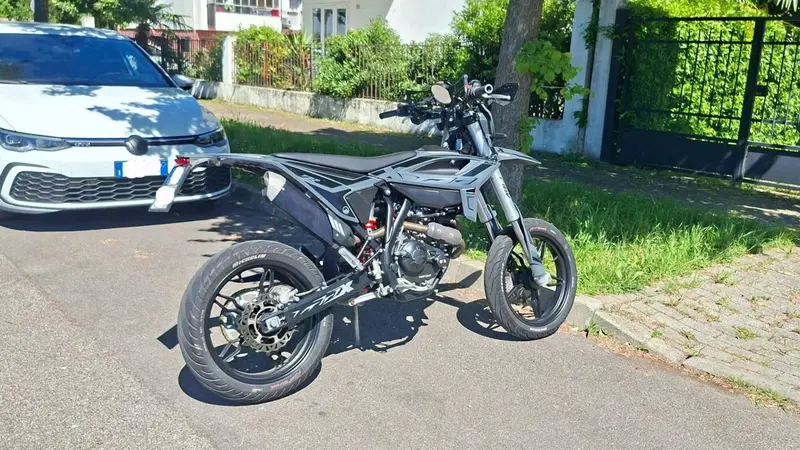 Betamotor RR 125 4T Motard T - X Special Edition (2025 - 26) (2)