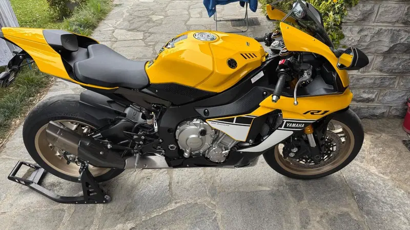 Yamaha YZF R1 60th Anniversary (2015 - 16)