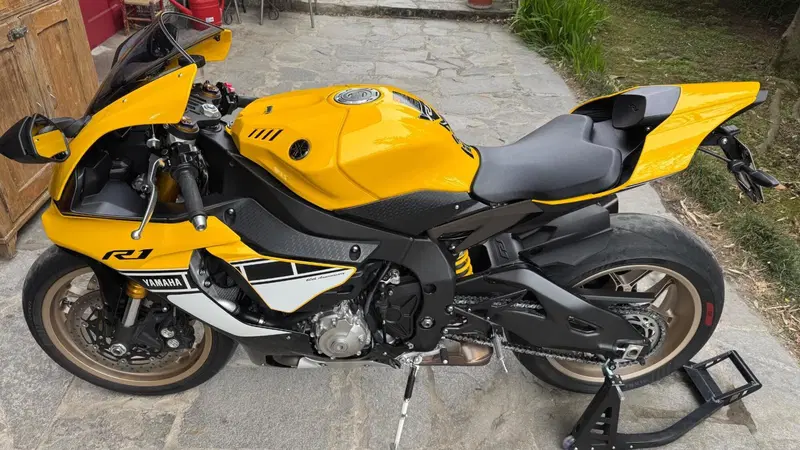 Yamaha YZF R1 60th Anniversary (2015 - 16) (2)