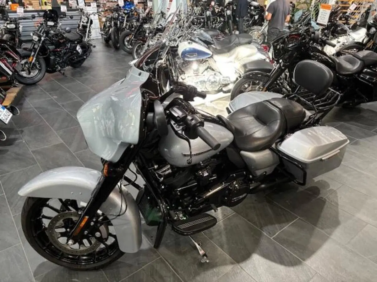 Harley-Davidson 114 Street Glide Special (2019 - 20) - FLHXS (6)