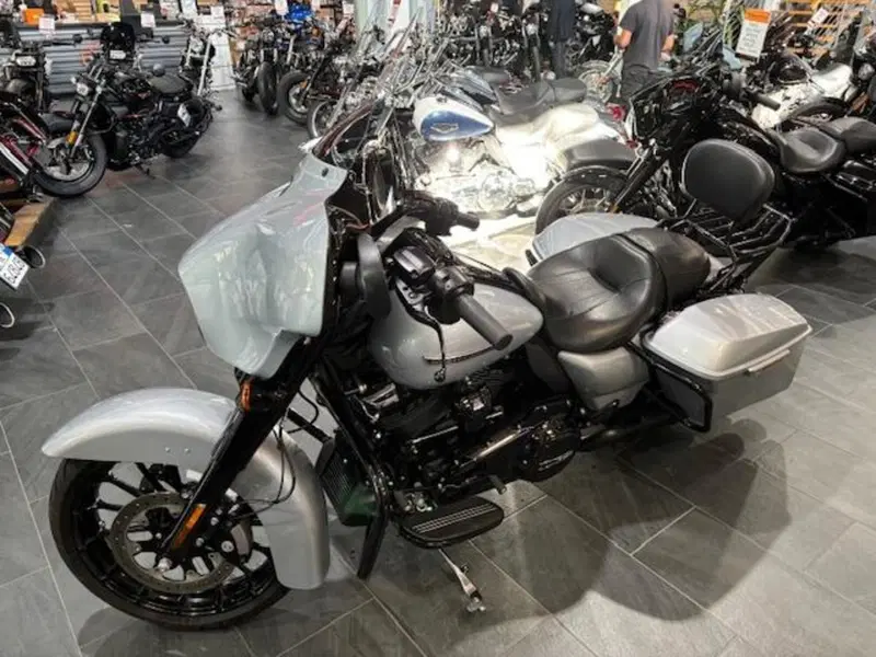 Harley-Davidson 114 Street Glide Special (2019 - 20) - FLHXS (6)
