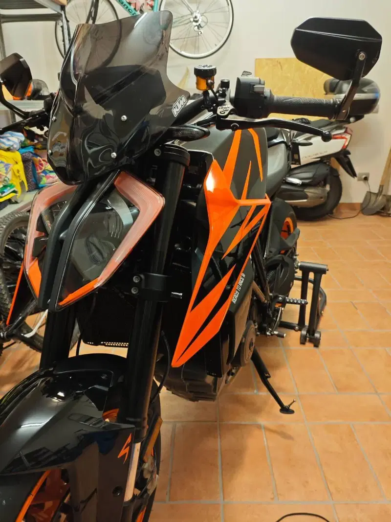 KTM 1290 Super Duke R (2019) (2)
