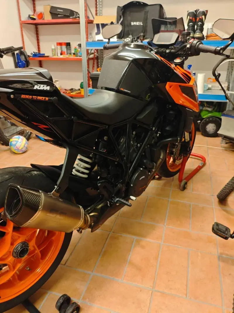 KTM 1290 Super Duke R (2019) (3)