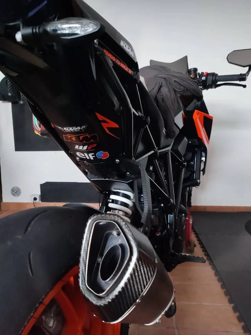 KTM 1290 Super Duke R (2019) (4)