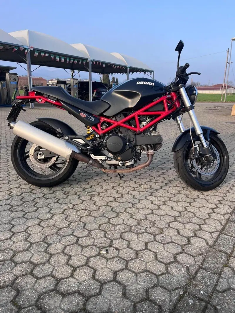 Ducati Monster 695 (2006 - 08) (2)