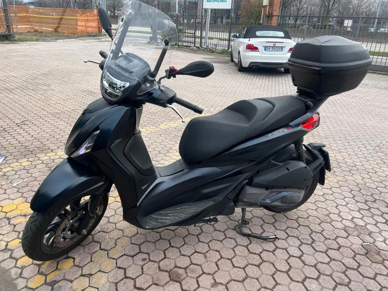 Piaggio Beverly 300 Hpe (2021) (2)