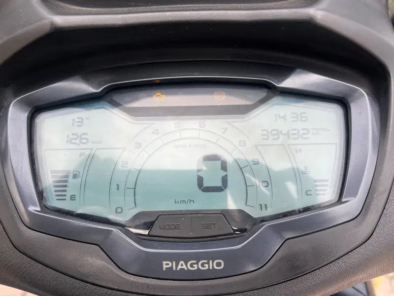 Piaggio Beverly 300 Hpe (2021) (4)