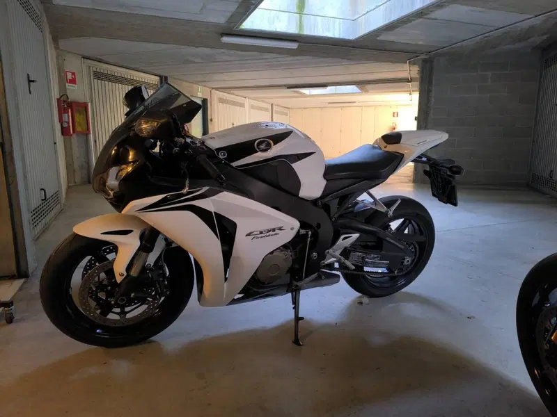 Honda CBR 1000 RR Fireblade (2008 - 11) (2)