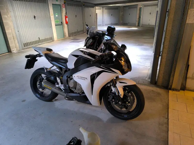 Honda CBR 1000 RR Fireblade (2008 - 11) (4)