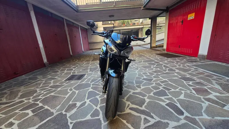Triumph Street Triple 765 RS (2023 - 26) (2)