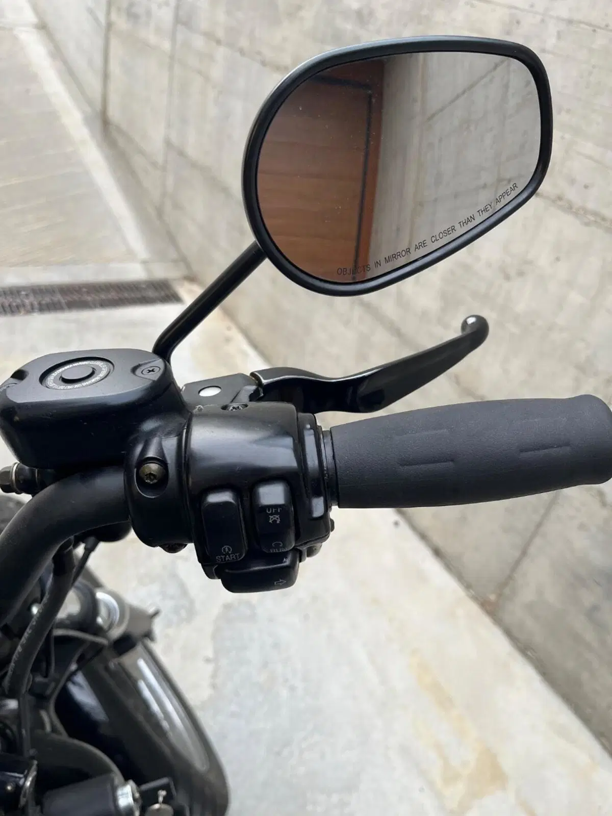 Harley-Davidson 883 (2006 - 07) - XL (5)