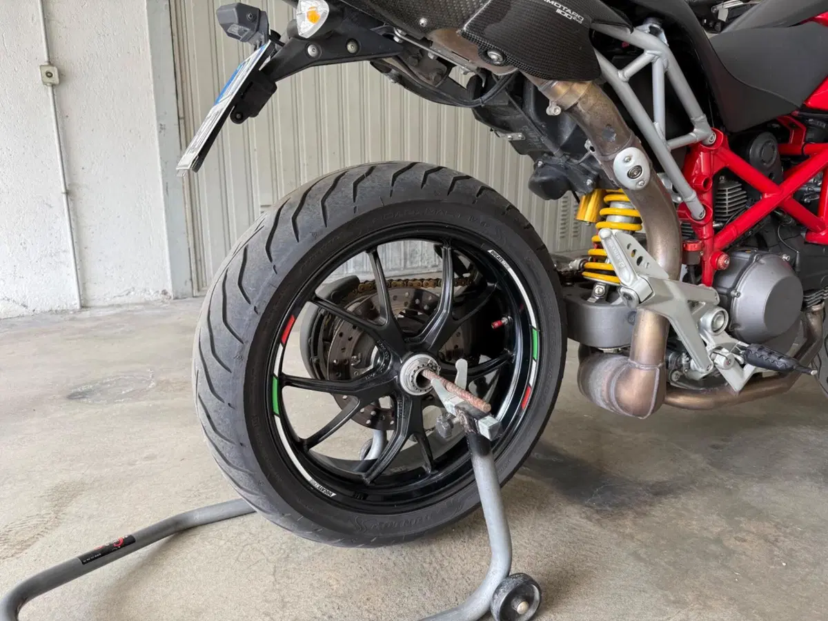 Ducati Hypermotard 1100 EVO (2010 - 12) (10)
