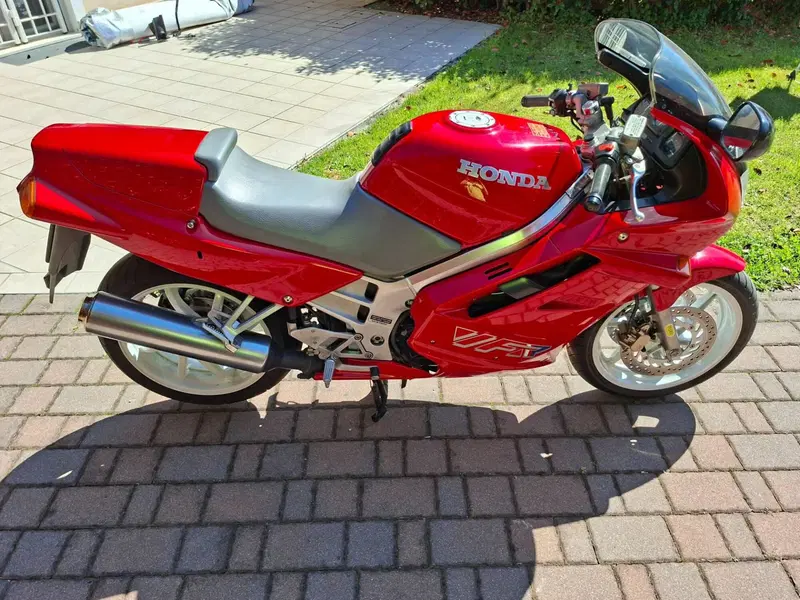 Honda Vfr 750 f (2)