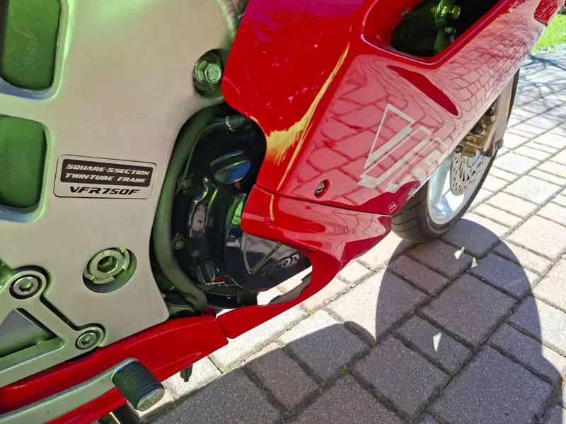 Honda Vfr 750 f (7)