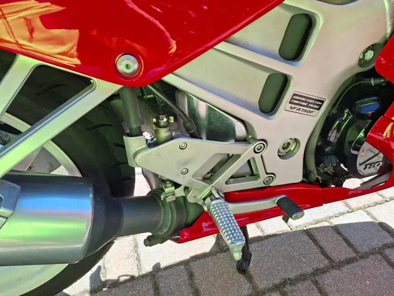 Honda Vfr 750 f (8)