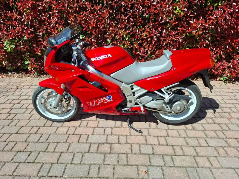 Honda Vfr 750 f (14)