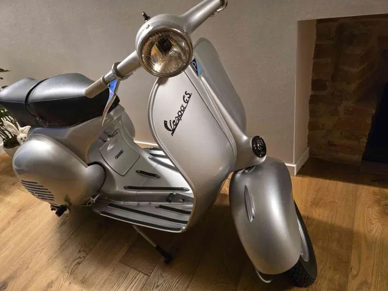 Piaggio Vespa (VSB1T) 150 GS (2)