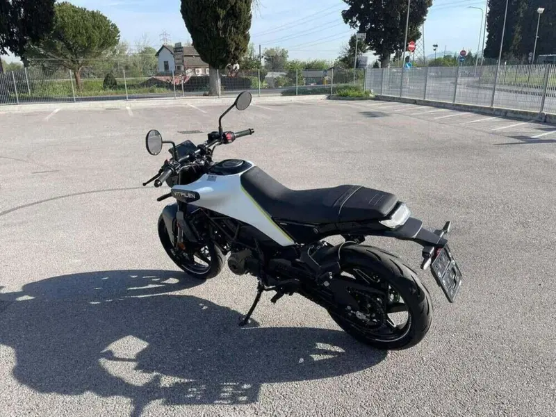 Husqvarna Svartpilen 125 (2024 - 26) (3)