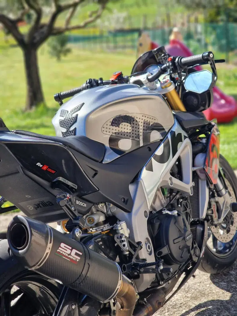 Aprilia Tuono V4 RR (2015 - 17) (2)