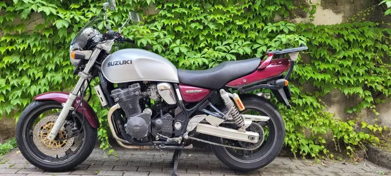 Suzuki GSX 750 (1998 - 03) (2)