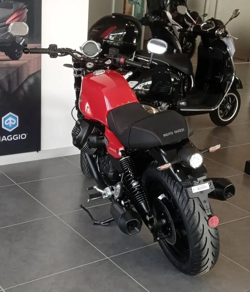Moto Guzzi V7 Sport (2025 - 26) (7)