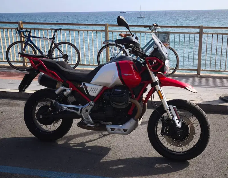 Moto Guzzi V85 TT Evocative Graphics (2021 - 23)