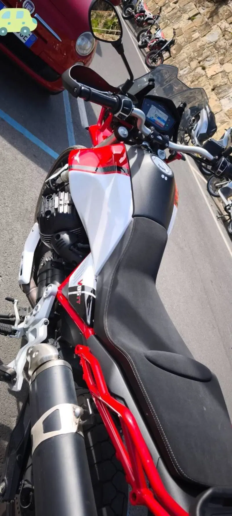 Moto Guzzi V85 TT Evocative Graphics (2021 - 23) (7)