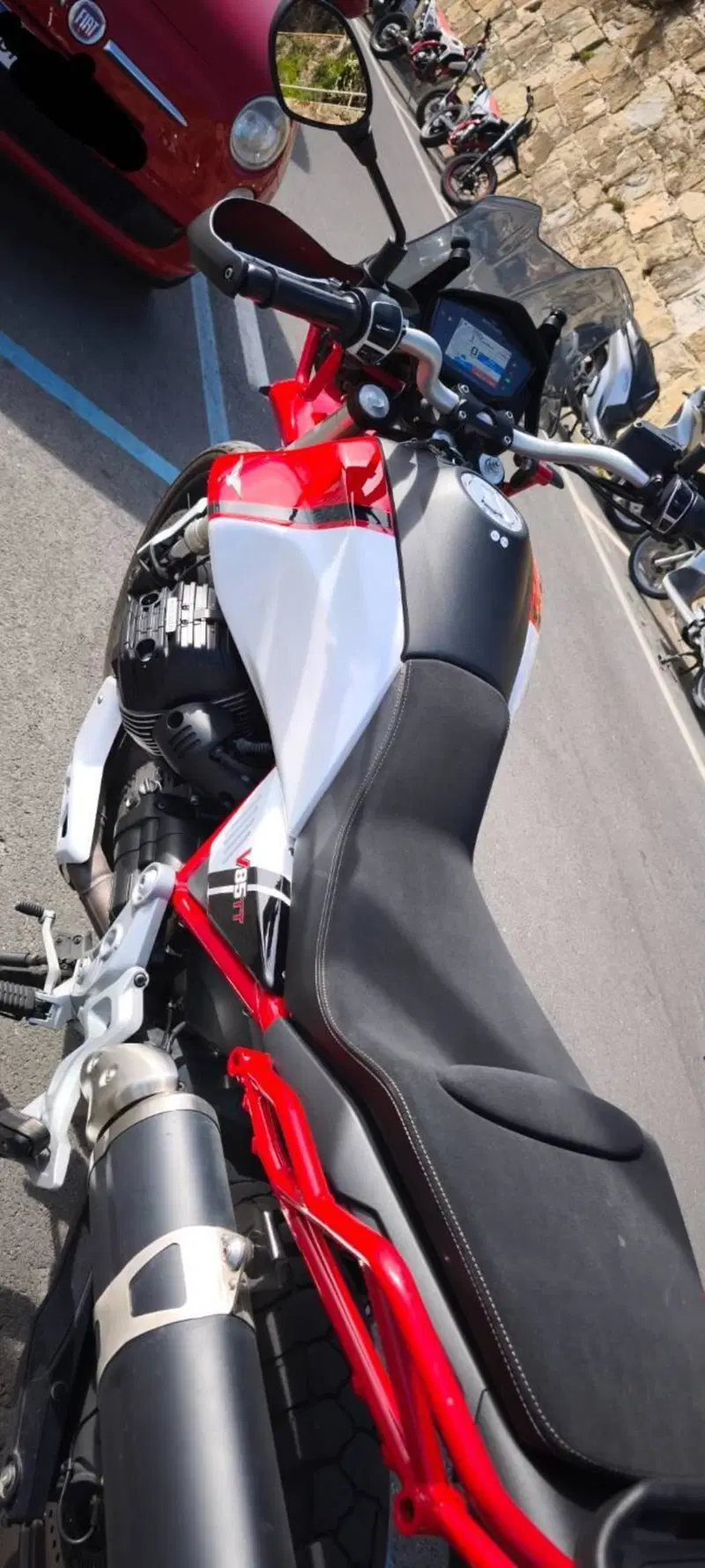 Moto Guzzi V85 TT Evocative Graphics (2021 - 23) (8)