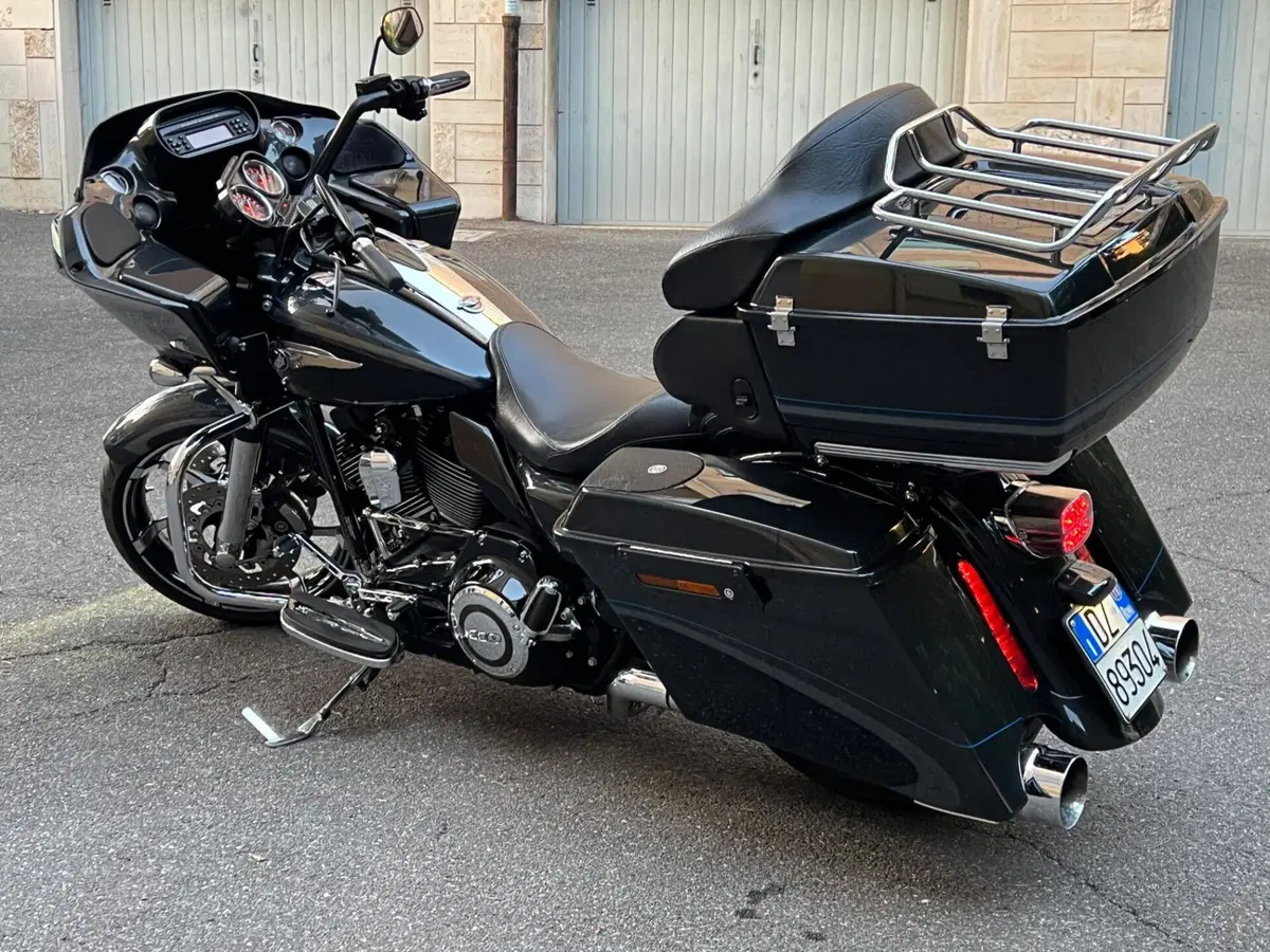 Harley-Davidson 1800 Road Glide Custom (2013) - FLTRXSE (2)