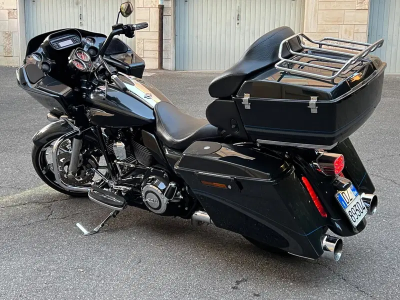 Harley-Davidson 1800 Road Glide Custom (2013) - FLTRXSE (2)