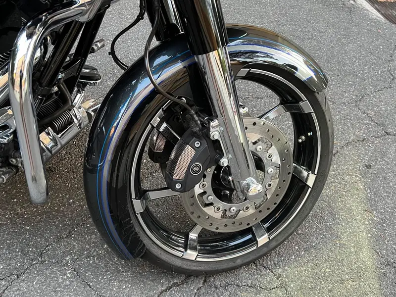 Harley-Davidson 1800 Road Glide Custom (2013) - FLTRXSE (4)