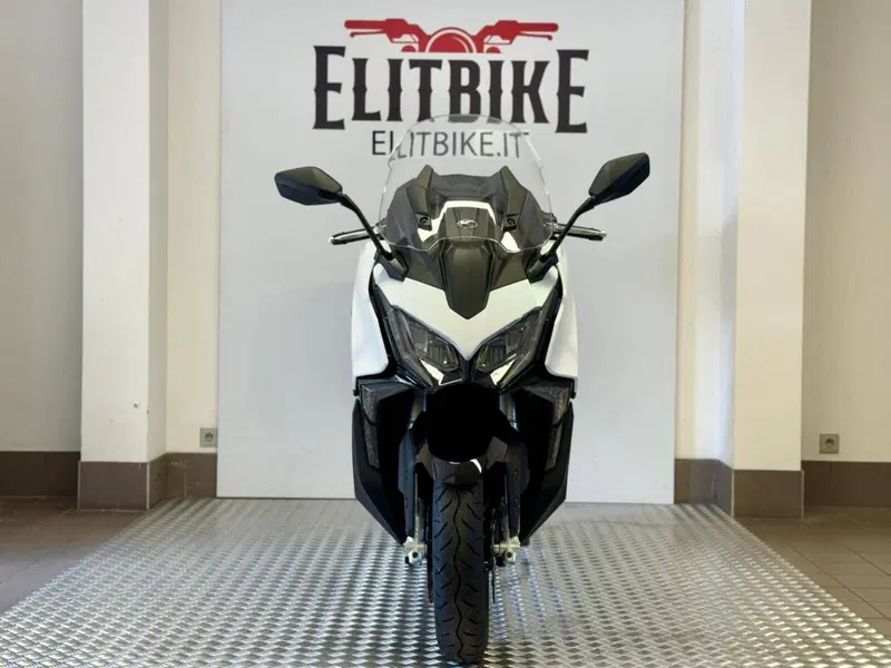 Kymco AK 575 Premium (2025 - 26) (3)