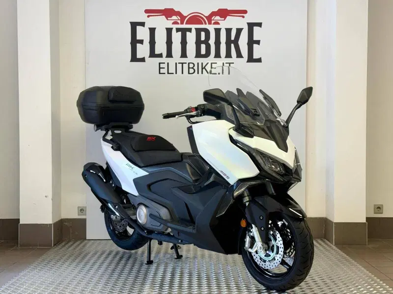 Kymco AK 575 Premium (2025 - 26) (4)