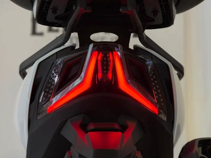 Kymco AK 575 Premium (2025 - 26) (12)