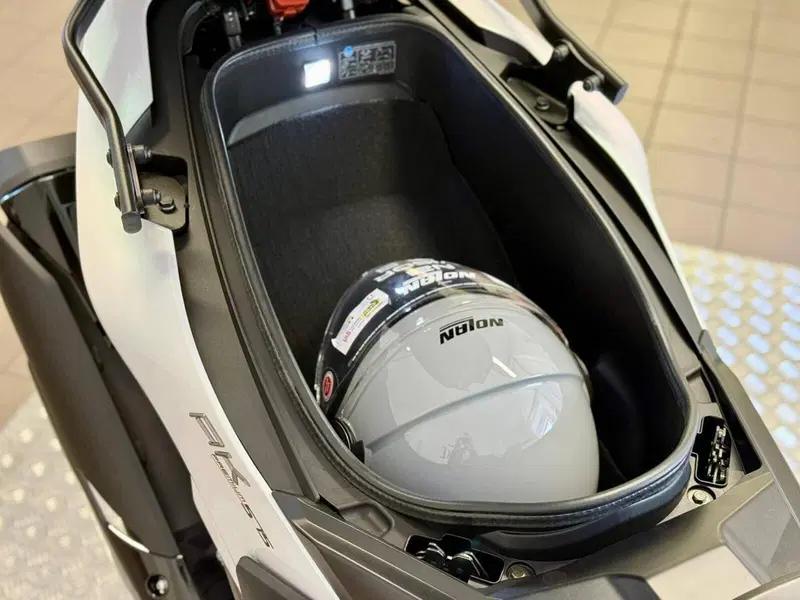Kymco AK 575 Premium (2025 - 26) (13)