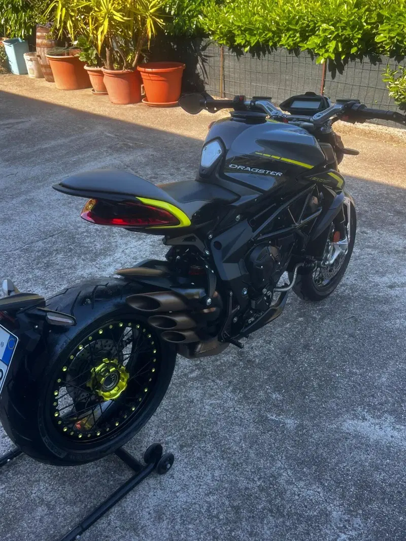 MV Agusta Dragster 800 RR (2018 - 20) (2)