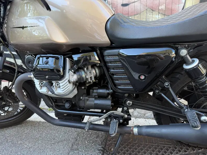 Moto Guzzi V7 Classic (2008 - 12) (4)