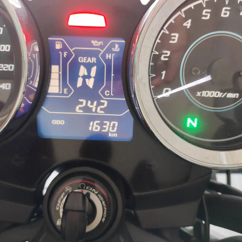 Kawasaki Z 650 RS (2022 - 24) (4)
