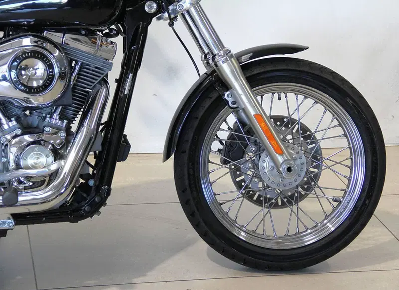 Harley-Davidson 1584 Super Glide Custom (2008 - 13) - FXDC (2)