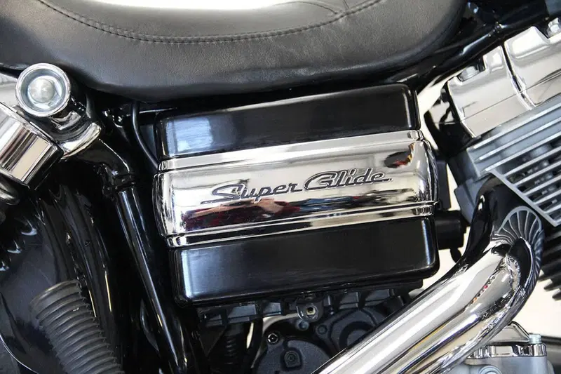 Harley-Davidson 1584 Super Glide Custom (2008 - 13) - FXDC (4)