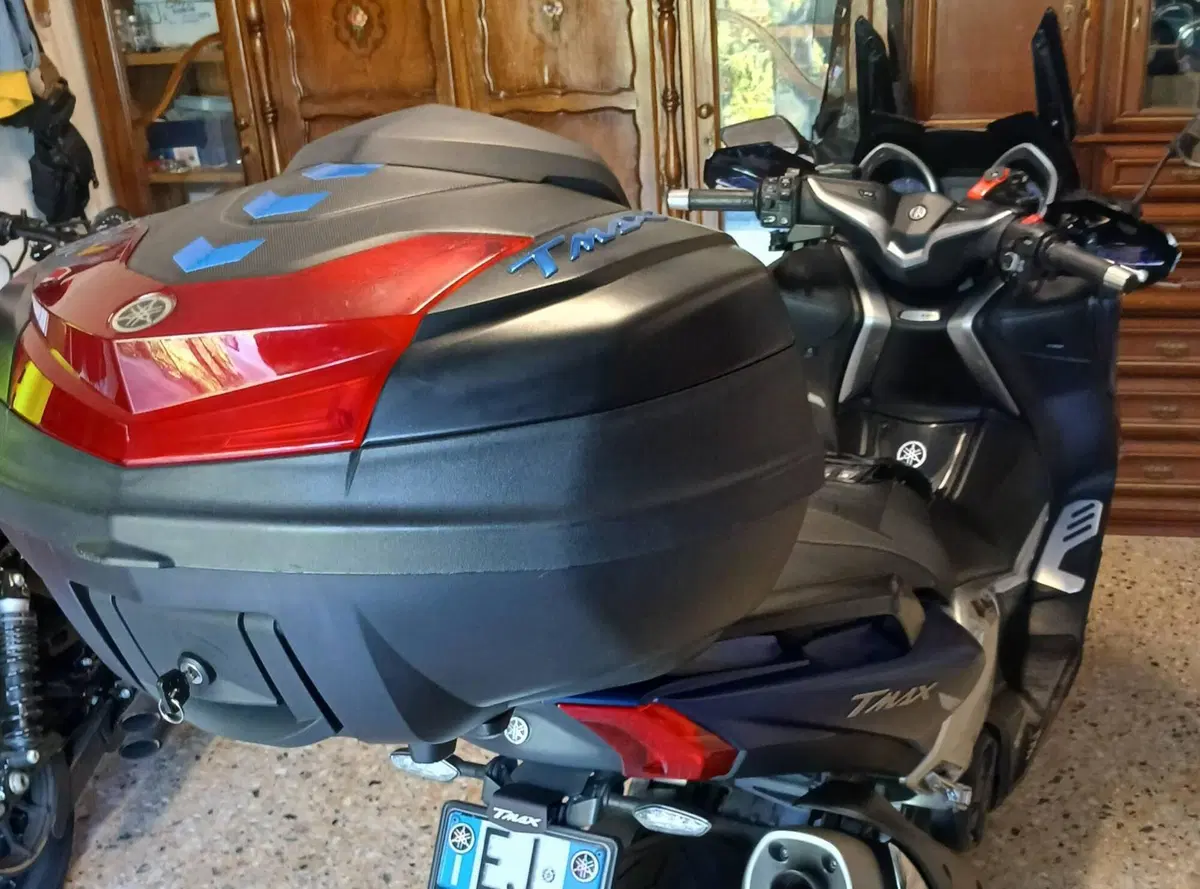 bauletto originale yamaha con piastra ,come nuovo