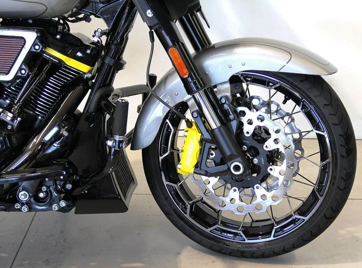 Harley-Davidson CVO Street Glide (2023) (2)